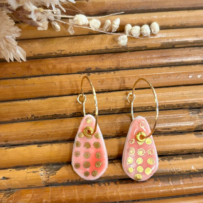 Boucles d'oreilles en céramique goutte rose et doré