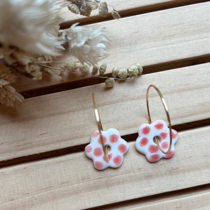 Boucles d'oreilles en céramique fleurs blanche et rose