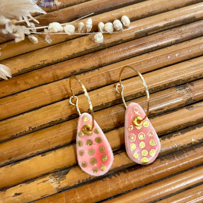 Boucles d'oreilles en céramique goutte rose et doré