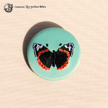 Broche petit format Papillon vulcain