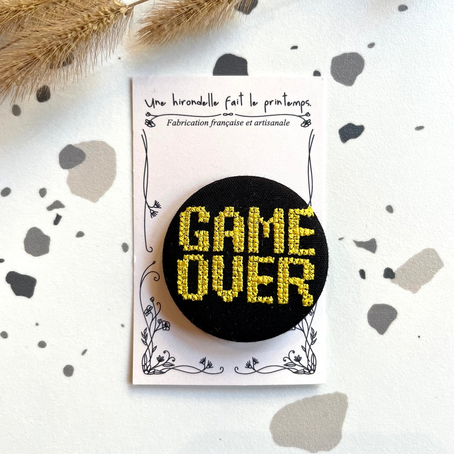 Broche petit format Game over jaune