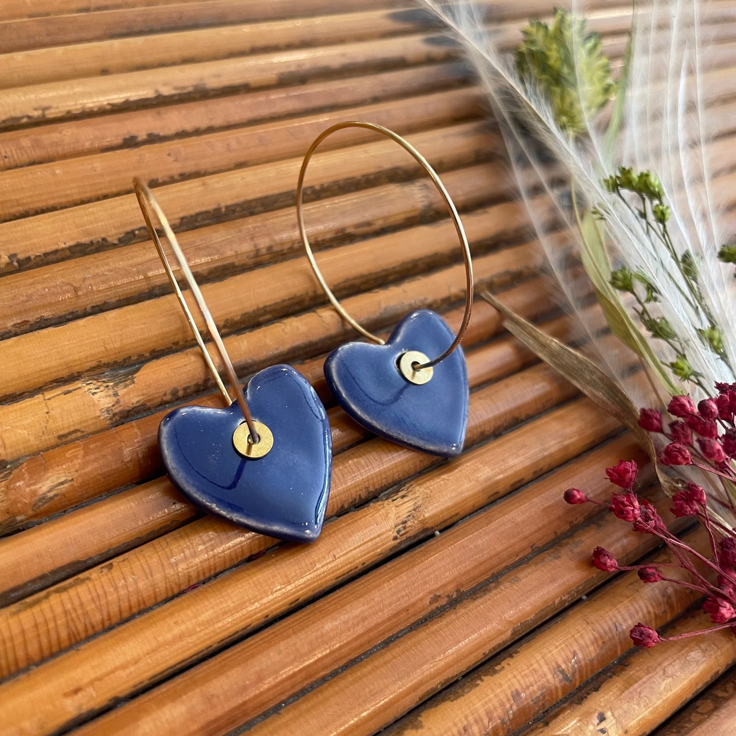 Boucles d'oreilles en céramique cœur bleu