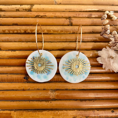 Boucles d'oreilles en céramique cercle tachetée blanc et bleu