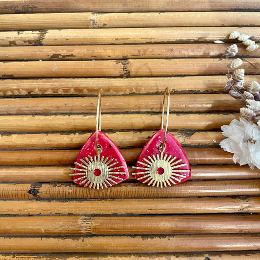 Boucles d'oreilles en céramique triangle rouge tachetée